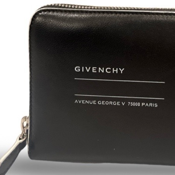 - GIVENCHY
Leather Graphic Print Calfskin Zippy Zip around Wallet Authentic - Picture 5 of 17